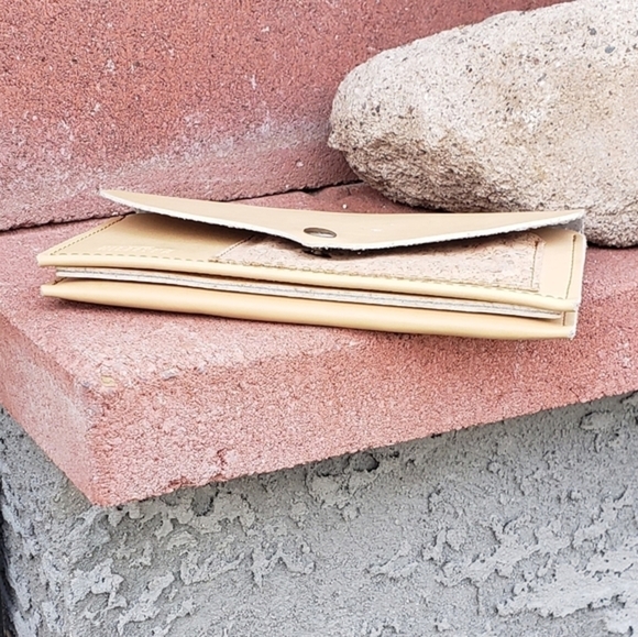 HILMYNA‎ Clutch Wallet - Picture 4 of 10